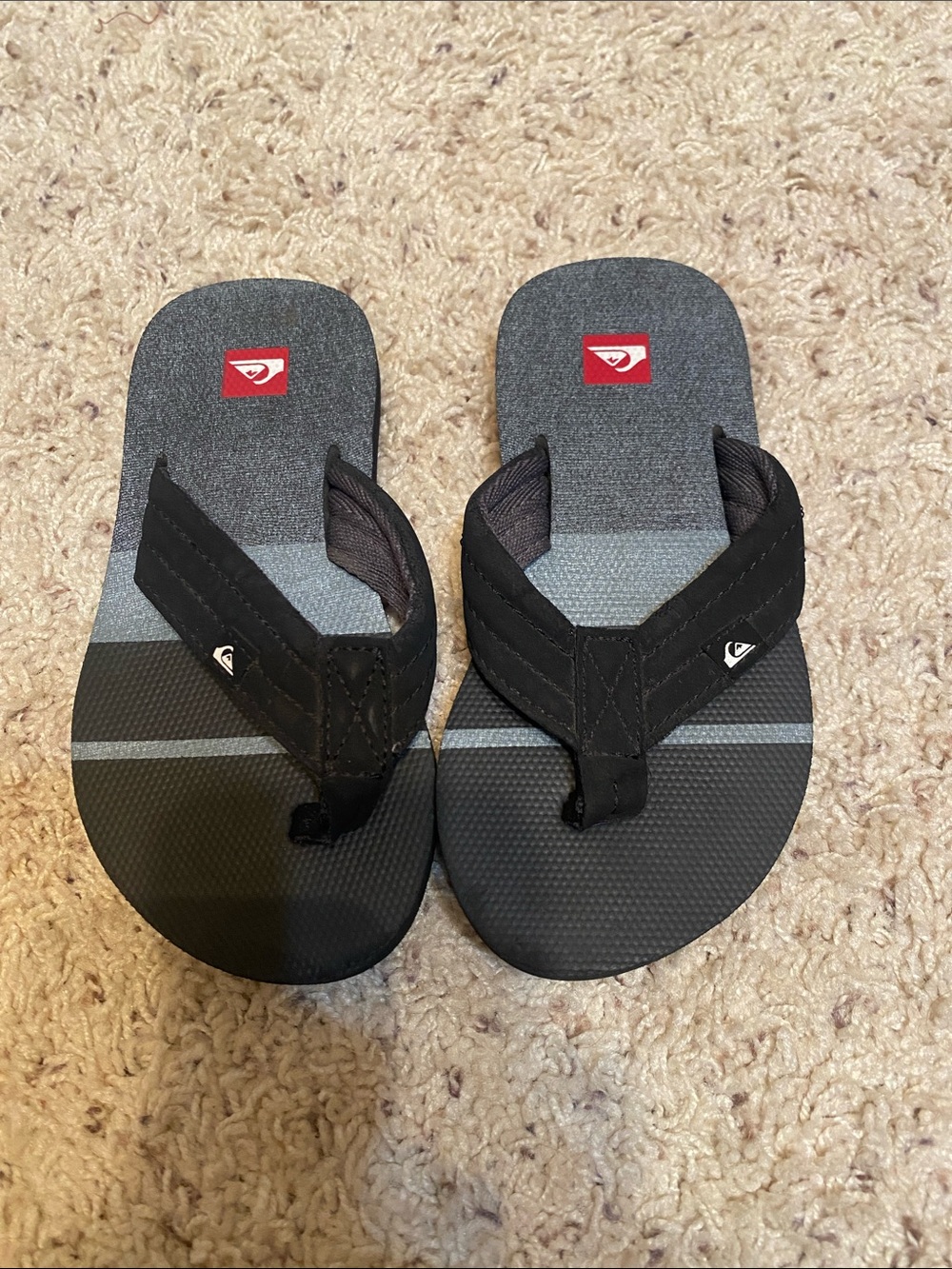 NWOT Quiksilver Black and Gray Boys' Striped Flip Flops 9C